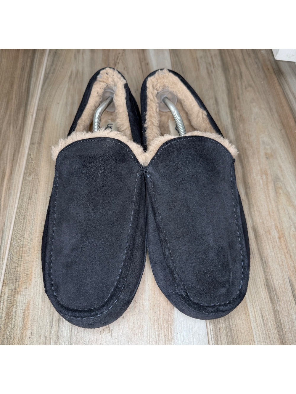 UGG Ascot Black Leather Slippers Sherpa Wool Blend Insoles Men’s Sz 15 - Picture 3 of 9